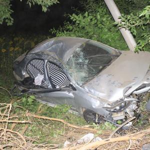 Otomobil, yoldan çıkıp tarlaya düştü; 1’i bebek 6 yaralı