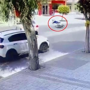 Otomobille çarpışan motosikletli yaralandı