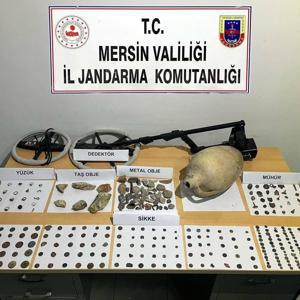 Mersin’de evde yapılan aramada tarihi eser bulundu