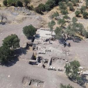 Apollon Smintheus Kutsal Alanındaki kazılarda 3üncü yüzyıla ait hamam gün yüzüne çıkarılıyor