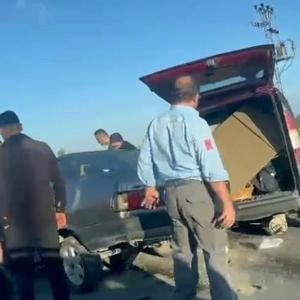 Otomobil ile hafif ticari araç çarpıştı: 4 yaralı