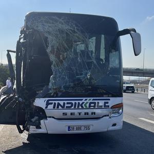TEMde yolcu otobüsü kamyona arkadan çarptı; 1’i ağır, 7 yaralı