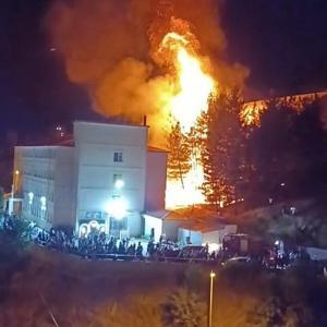 Siirt’te düğün sonrası atılan havai fişekler yangına neden oldu
