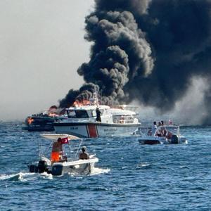 Erdekte 15 metrelik ILLUSION isimli yat alev alev yandı; 4 kişi kurtarıldı