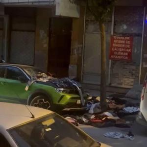 İstanbul - Güngören’de evdeki eşyaları pencereden attı; 2 otomobil zarar gördü