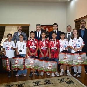 Vali Yılmaz’dan, Türkiye Şampiyonu minik boksörlere ödül