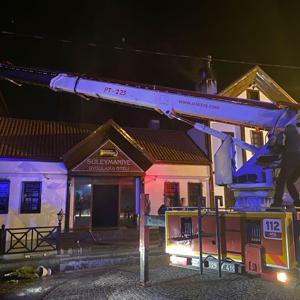 Gümüşhane’de 3 katlı otelde korkutan yangın: Yangın alarmı çalışınca bina boşaltıldı