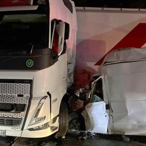 Gaziantep’te TIR ile minibüs çarpıştı:1 ölü,1 yaralı