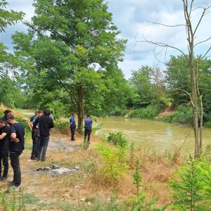 Sakarya Nehri’ne girip kayboldu