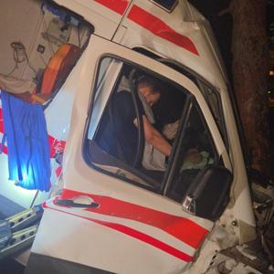 Bursa’da kamyonet ile hasta nakil ambulansı çarpıştı; 5 yaralı