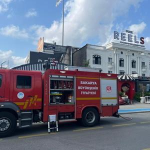Sakaryada kafeteryada çıkan yangında maddi hasar oluştu