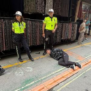 Dur ihtarına uymayan montlu şüphelinin üzerinden namluya mermi sürülmüş tabanca çıktı