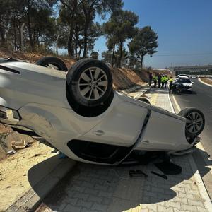 Çalıntı otomobille kaza yaptılar; 4 yaralı