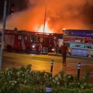 İstanbul - Kartal’da balıkçı barınağında çıkan yangın 4 restorana sıçradı