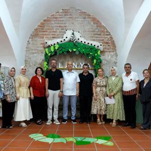 Tarihi Bedestende İpeğin İzinde sergisi açıldı