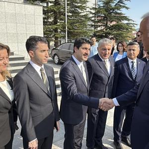 Bakan Ersoy, Bartında