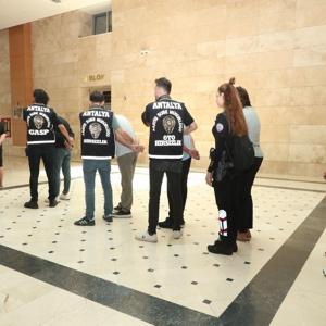 2 kişiyi 13 saat alıkoyup, 6 milyon lira gasbeden 6 şüpheli tutuklandı