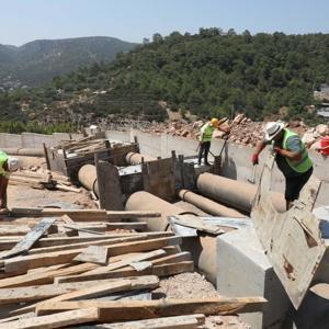 Bodrumun patlayan hatlarını büyükşehir yeniliyor