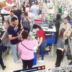 Yer silip, çuval taşıyorlar... Market kasiyerleri neden bir anda bayılıyor