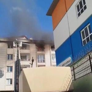 İstanbul - Esenyurtta 4 katlı binada çıkanm yangın söndürüldü