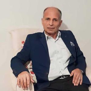 Bitliste devrilen kamyonun şoförü öldü