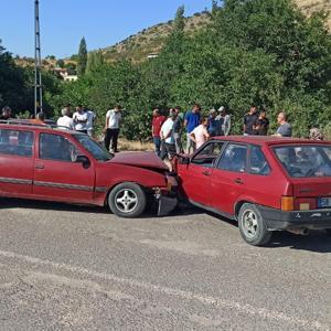 Kayseri’de iki otomobil çarpıştı: 2 yaralı