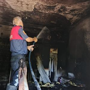 Şırnakta ev yangını; 2 yaşındaki çocuk dumandan etkilendi