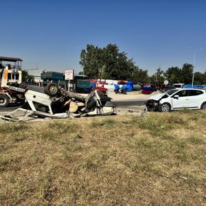 Otomobiller çarpıştı: 3 yaralı