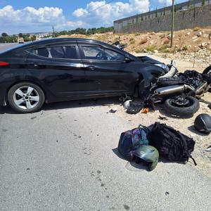 Otomobille çarpışan motosikletin sürücüsü yaralandı