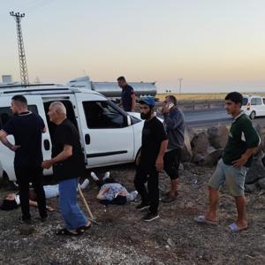 Mardinde şarampole devrilen hafif ticari araçtaki 4 kişi yaralandı