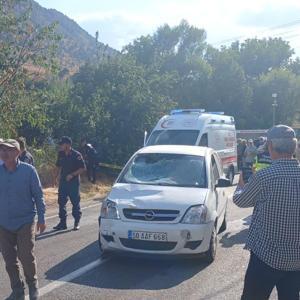 Cenazeye gidenlere otomobil çarptı: 1 ölü, 4 yaralı