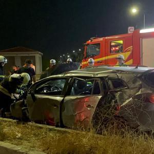Tekirdağda otomobil, aydınlatma direğine çarptı: 1 ölü, 2 yaralı