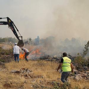 Mardindeki örtü yangını 5 saatte söndürüldü