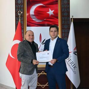 Derik’te 13 yıl görev yapan milli eğitim müdürüne veda