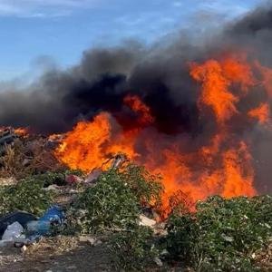 Marmara Adasındaki çöplük yangını 2 saatte söndürüldü