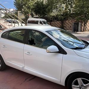 El yapımı patlayıcıyı sokakta patlatıp kaçtı