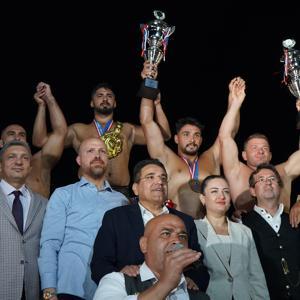 Elmalı’da başpehlivan Enes Doğan