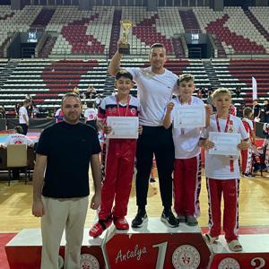 Kemere 6 madalyayla döndüler