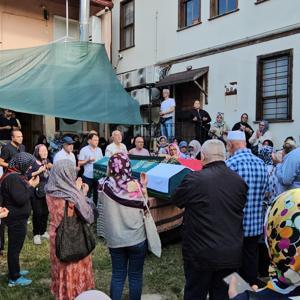 Takıntılı kişinin öldürdüğü abla- kardeş toprağa verildi