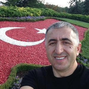 Devrilen traktörün sürücüsü öldü