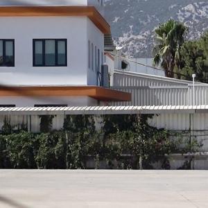 Ayrıldığı fabrikayı bastı, 1 işçiyi yaraladı