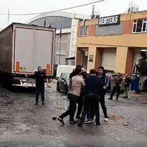 İstanbul - Esenyurtta tekmeli yumruklu yük indirme kavgası