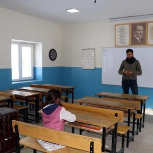 Önceki okulunun tek öğrencisiydi, şimdi 32 arkadaşı var