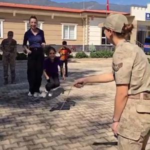 Jandarma, öğrencileri karakolda ağırladı