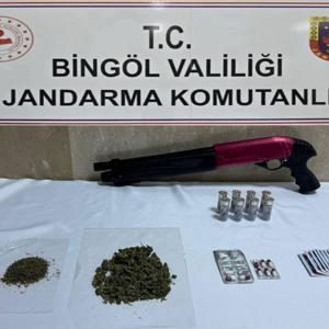 Bingöl’de jandarma operasyonunda uyuşturucu ve ruhsatsız silah ele geçirildi