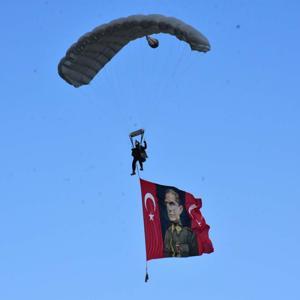 İzmir Foçada Keskin Nişancı Atışları yarışması ve Çelik Kanatlar gösterisi