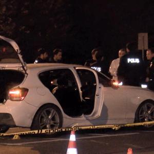 İstanbul - Bakırköyde polisin dur ihtarına uymadı, kaçarken 5 ekip aracına çaptı: 1 yaralı