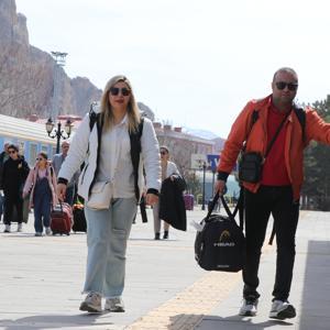 Vana 9 ayda 572 bin İranlı turist geldi