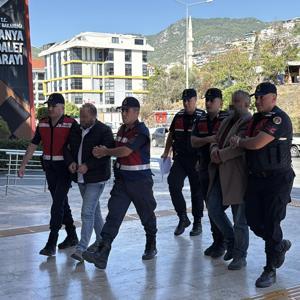 Sahte kimlikle başkasına ait 1,5 milyon avroluk arsayı satan 6 şüpheliden 5i tutuklandı