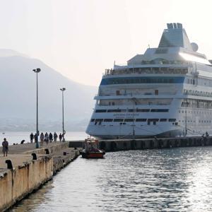 Rus turistler kruvaziyerle geldi